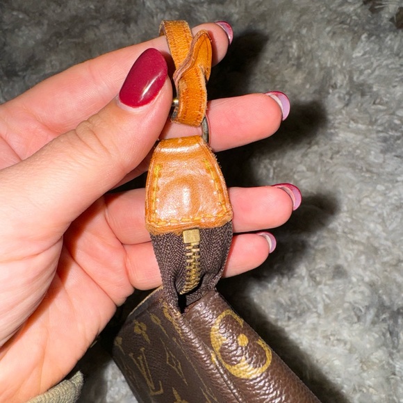 Louis Vuitton pochette bag ✨ - Picture 11 of 11